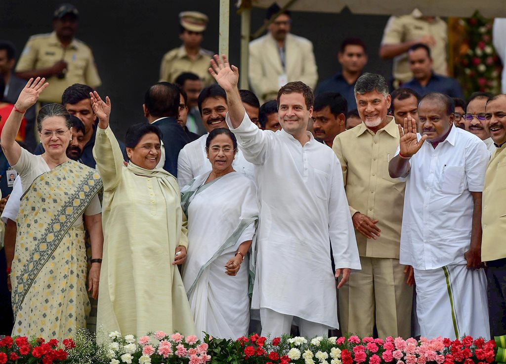 RPTwith caption correction::: Bengaluru: Newly sworn-in Karnataka Chief Minister H D Kumaraswamy, Andhra Pradesh CM N Chandrababu Naidu, AICC President Rahul Gandhi, West Bengal CM Mamata Banerjee, Bahujan Samaj Party (BSP) leader Mayawati and Congress leader Sonia Gandhi wave during the swearing-in ceremony of JD(S)-Congress coalition government in Bengaluru on Wednesday. (PTI Photo/Shailendra Bhojak) (PTI5_23_2018_000145B)