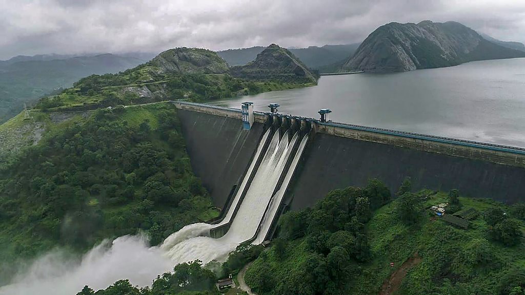 Idukki: A view of the Idukki Dam as water level continued to rise in the reservoir in Iduki dam area of Kerala on Friday, August 10, 2018. A red alert was issued for Idukki and its adjoining districts in view of the possibility of release of more water from the Idukki reservoir. (PTI Photo)(PTI8_10_2018_000227B)