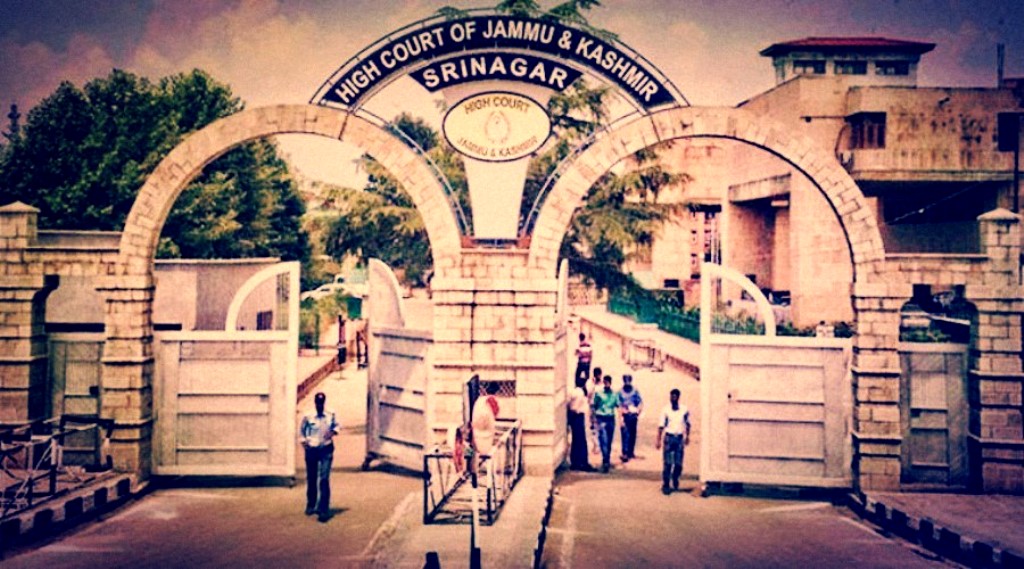जम्मू कश्मीरः बीफ बैन, रोहिंग्या निर्वासन की याचिका डालने वाले वकील अहम पदों पर नियुक्त