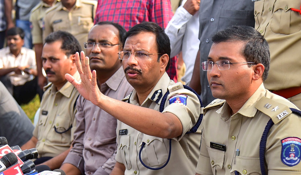 हैदराबाद एनकाउंटरः आयोग की जांच में सामने आए पुलिस की ग़लतबयानी और झूठ