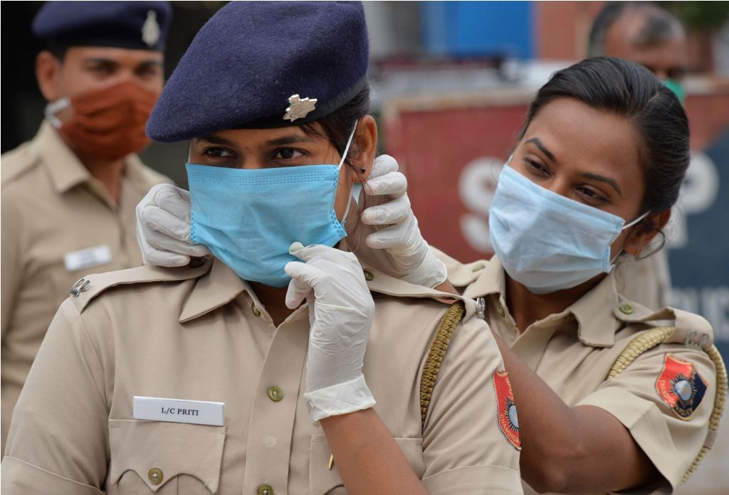 Chandigarh: Police personnel wear face masks during a nationwide lockdown in the wake of coronavirus pandemic, in Chandigarh, Friday, April 10, 2020. (PTI Photo)(PTI10-04-2020_000085B)