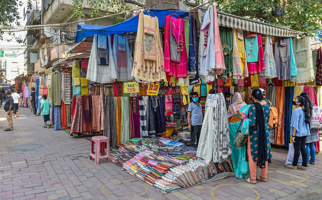 New Delhi: People buy clothes from a roadside garment shop at Lajpat Nagar Central Market after authorities eased restrictions, during the ongoing COVID-19 nationwide lockdown, in New Delhi, Tuesday, June 2, 2020. (PTI Photo/Manvender Vashist)(PTI02-06-2020_000237B)
