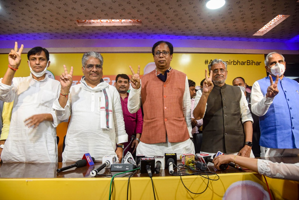 Patna: Bihar Deputy CM Sushil Kumar Modi, BJP Bihar in-charge Bhupendra Yadav, BJP Bihar President Sanjay Jaiswal and MoS Nityanand Rai flash victory sign during a press conference following NDAs lead during the counting of votes for the Bihar Assembly Elections results, in Patna, Tuesday, Nov 10, 2020 (PTI Photo)(PTI10-11-2020 000267B)