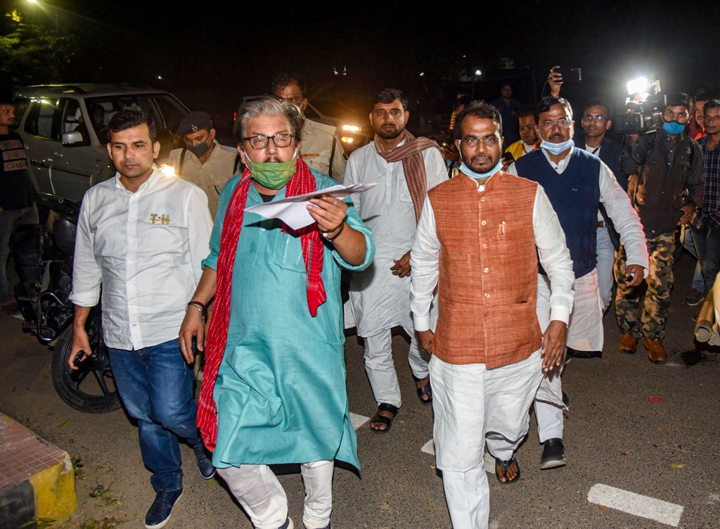 Patna: RJD leader Manoj Jha and other party leaders arrive at election office during the counting of votes for the Bihar Assembly election in Patna, Tuesday, Nov 10, 2020. (PTI Photo)(PTI10-11-2020 000235B) 