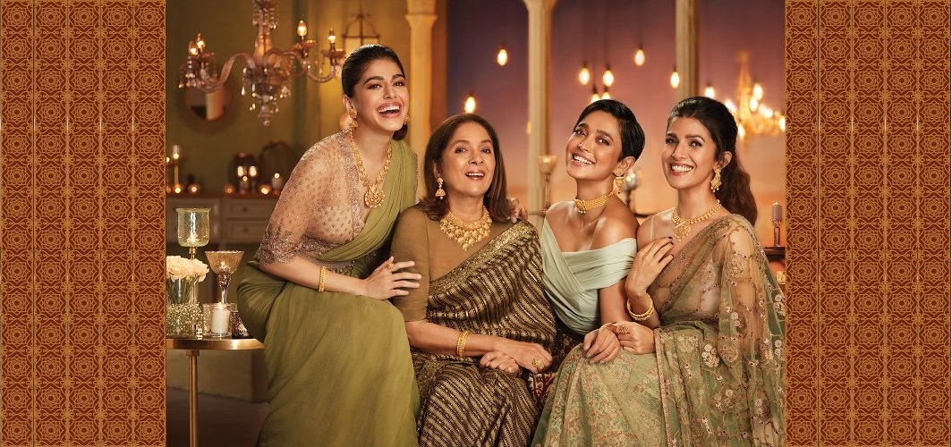 कंपनी के नए दिवाली विज्ञापन में अभिनेत्री नीना गुप्ता, निमरत कौर, सयानी गुप्ता और अलाया एफ. ने काम किया है. (फोटो साभार: ट्विटर)