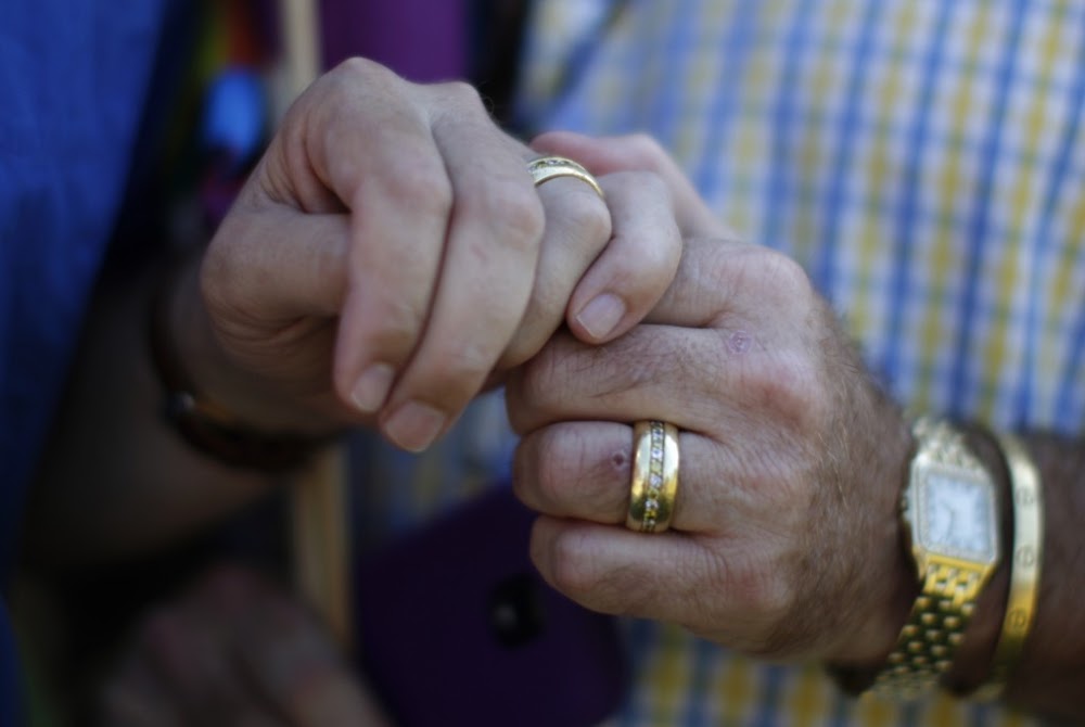 गुजरात हाईकोर्ट ने धर्मांतरण विरोधी नए क़ानून की अंतरधार्मिक विवाह संबंधी धाराओं पर लगाई रोक