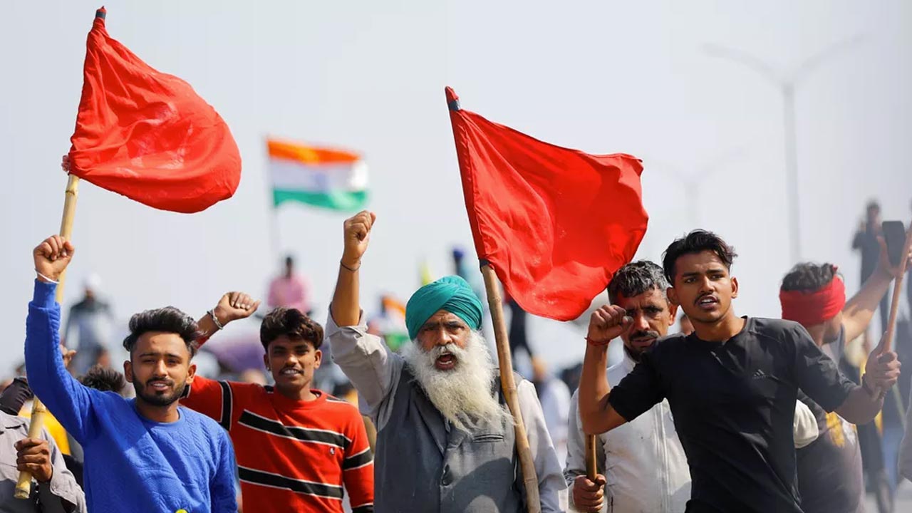 किसानों का आंदोलन स्थगित, 11 दिसंबर से दिल्ली सीमा ख़ाली करना शुरू करेंगे: किसान नेता