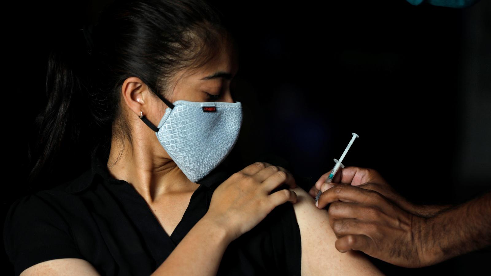 वायरस से निपटने के लिए तेज़ी से तीन चौथाई आबादी का टीकाकरण ज़रूरी: के. सुजाता राव