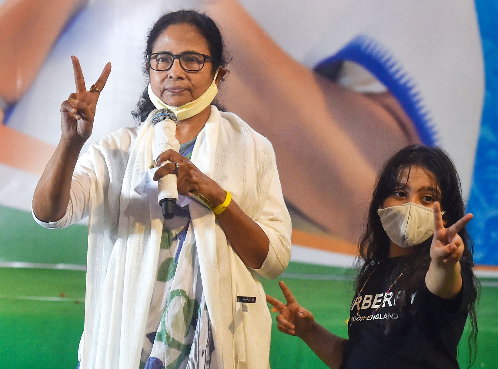 बंगाल ने सांसों के लिए लड़ते हुए भारत को ऑक्सीजन दी है…