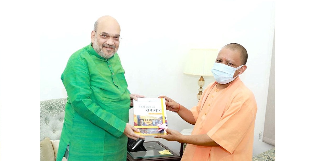 गृह मंत्री अमित शाह के साथ योगी आदित्यनाथ. (फोटो साभार: फेसबुक/@MYogiAdityanath)