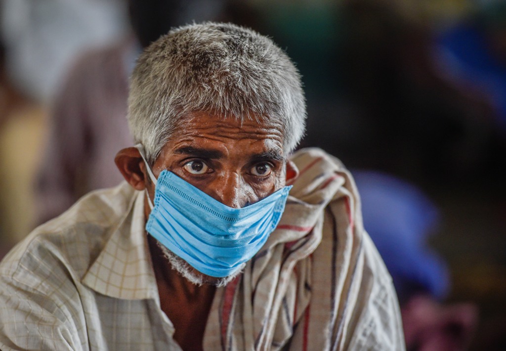 देश में बीते एक दिन में कोविड-19 संक्रमण के 6,990 नए मामले और 190 लोगों की मौत