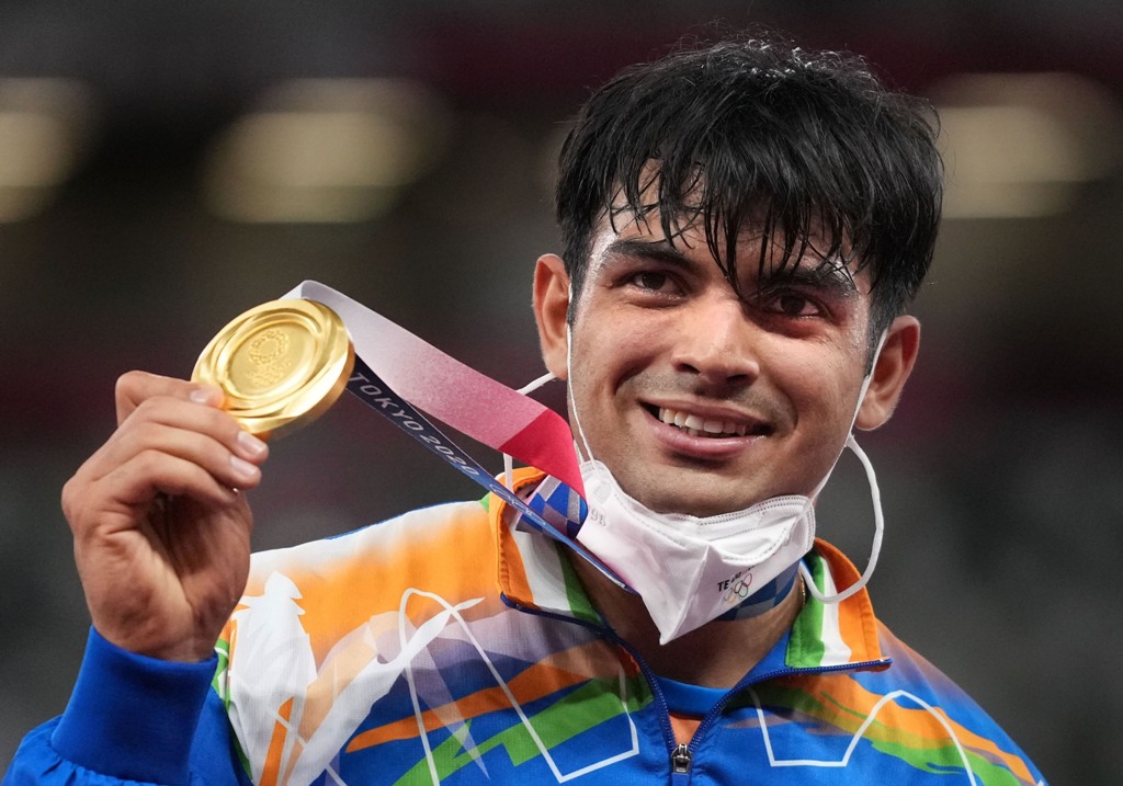 नीरज ने भाला फेंक में स्वर्ण पदक जीतकर रचा इतिहास, बजरंग ने कुश्ती में जीता कांस्य