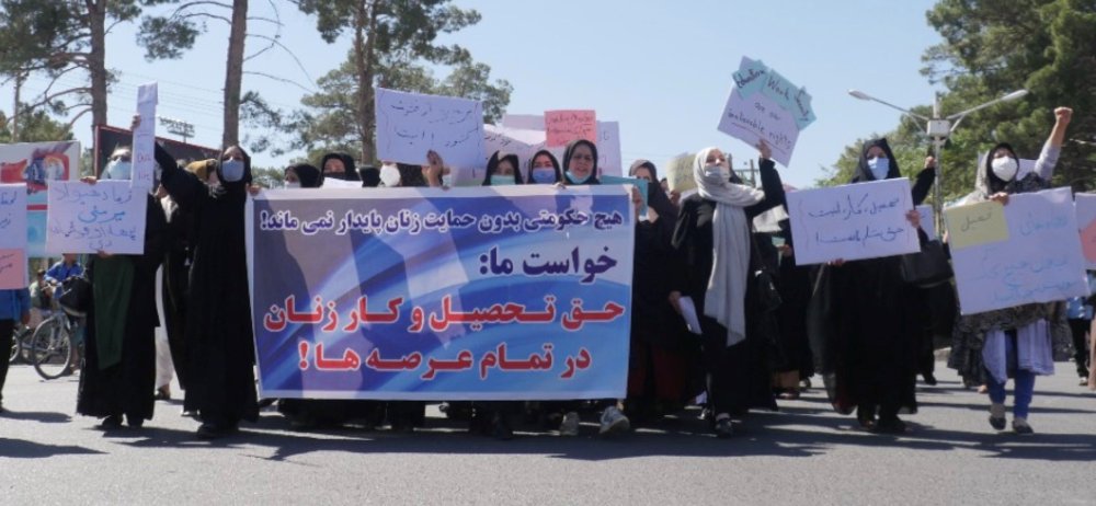 अफ़ग़ानिस्तान में महिलाओं ने अपने अधिकारों की रक्षा के लिए प्रदर्शन किया