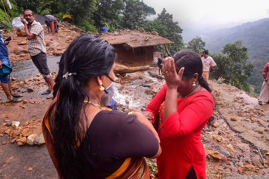 केरल में बारिश का कहर जारी, 10 बांध के लिए रेड अलर्ट, सबरीमला यात्रा रोकी गई