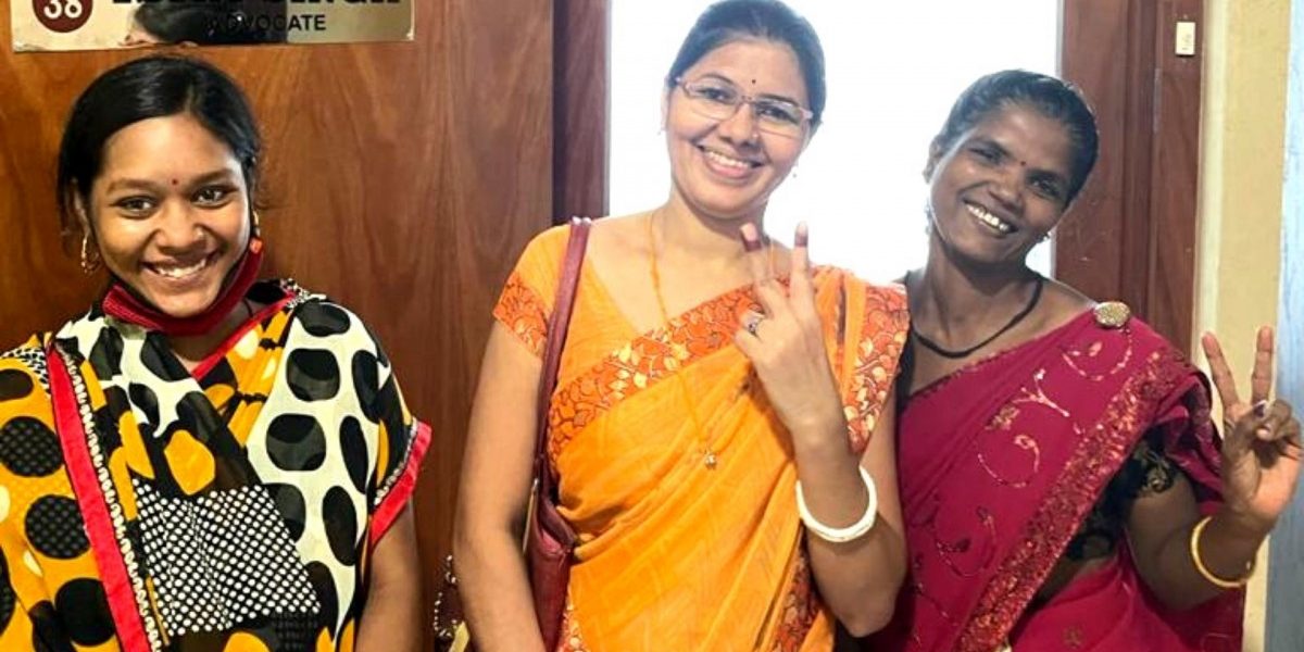 महाराष्ट्र: सेप्टिक टैंक में जान गंवाने वाले तीन श्रमिकों की पत्नियों ने जीती मुआवज़े की लड़ाई