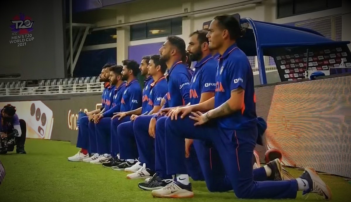 भारतीय क्रिकेट टीम के ‘घुटने के बल खड़े होने’ में असल में कितना प्रतिरोध छिपा है