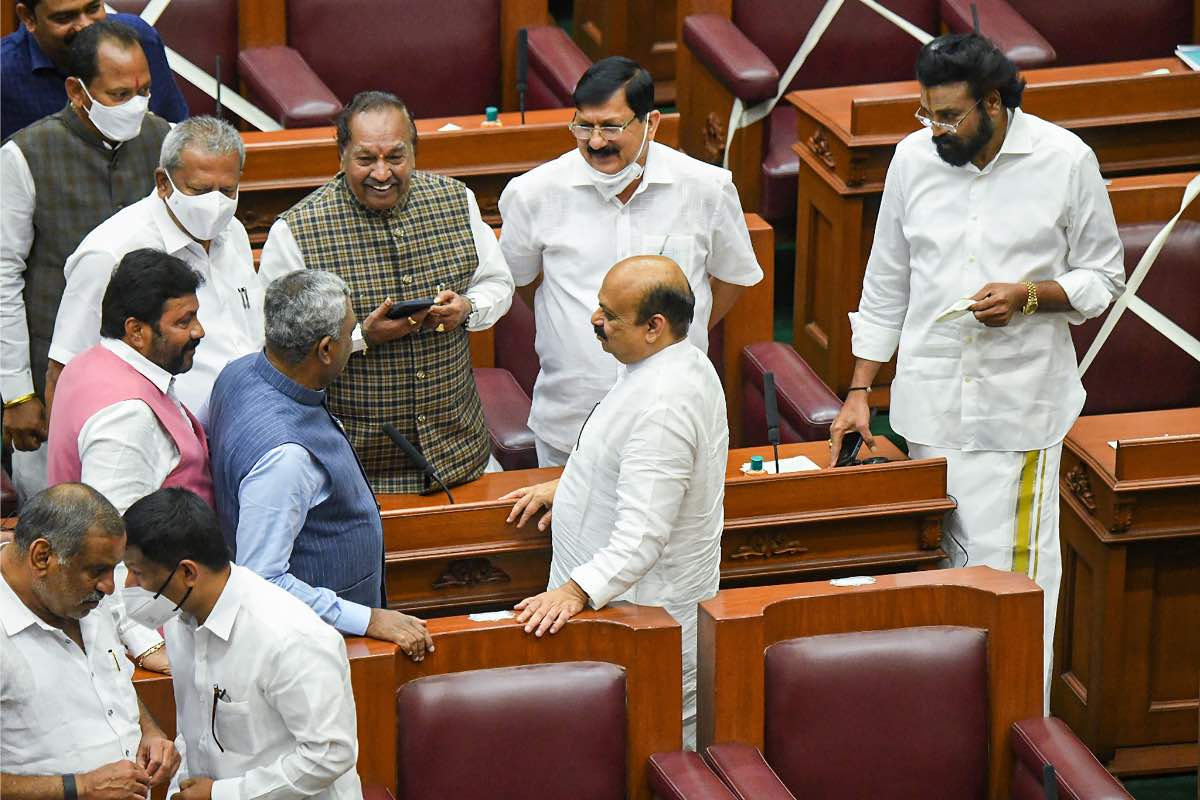 कर्नाटक विधानसभा ने विपक्ष के हंगामे के बीच धर्मांतरण विरोधी विधेयक को मंज़ूरी दी