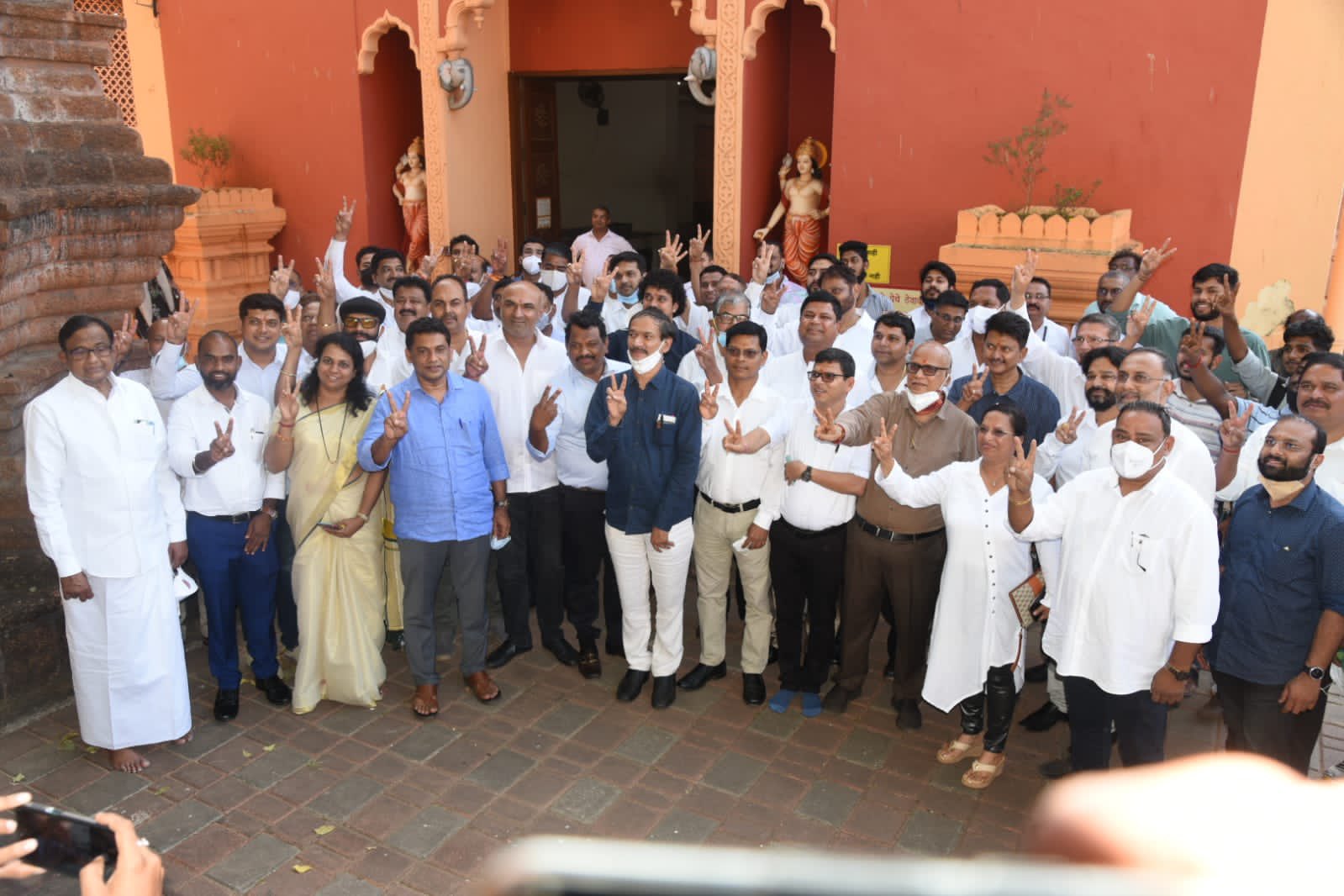 गोवा: दल-बदल से जूझती कांग्रेस ने प्रत्याशियों को पार्टी के प्रति निष्ठा की शपथ दिलाई
