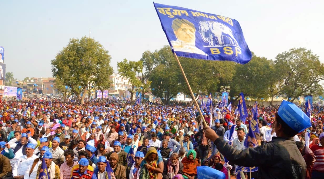 यूपी चुनाव: क्या भाजपा को फायदा पहुंचाने के लिए बसपा चुनावी मैदान से नदारद है