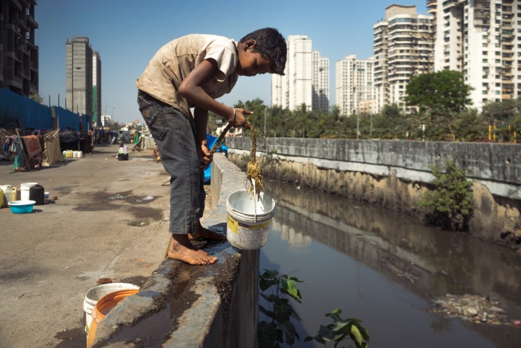 महाराष्ट्र: हज़ारों मुंबईकरों के लिए पानी अब भी एक सपना है…
