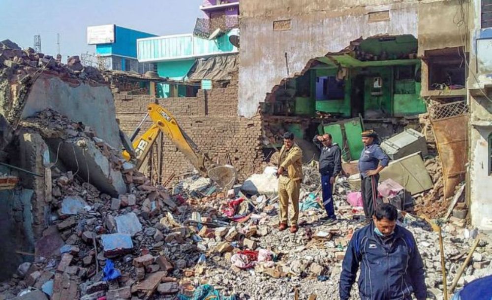 बिहार: अवैध पटाखा फैक्ट्री में हुए विस्फोट से कम से कम 14 की मौत, दस घायल