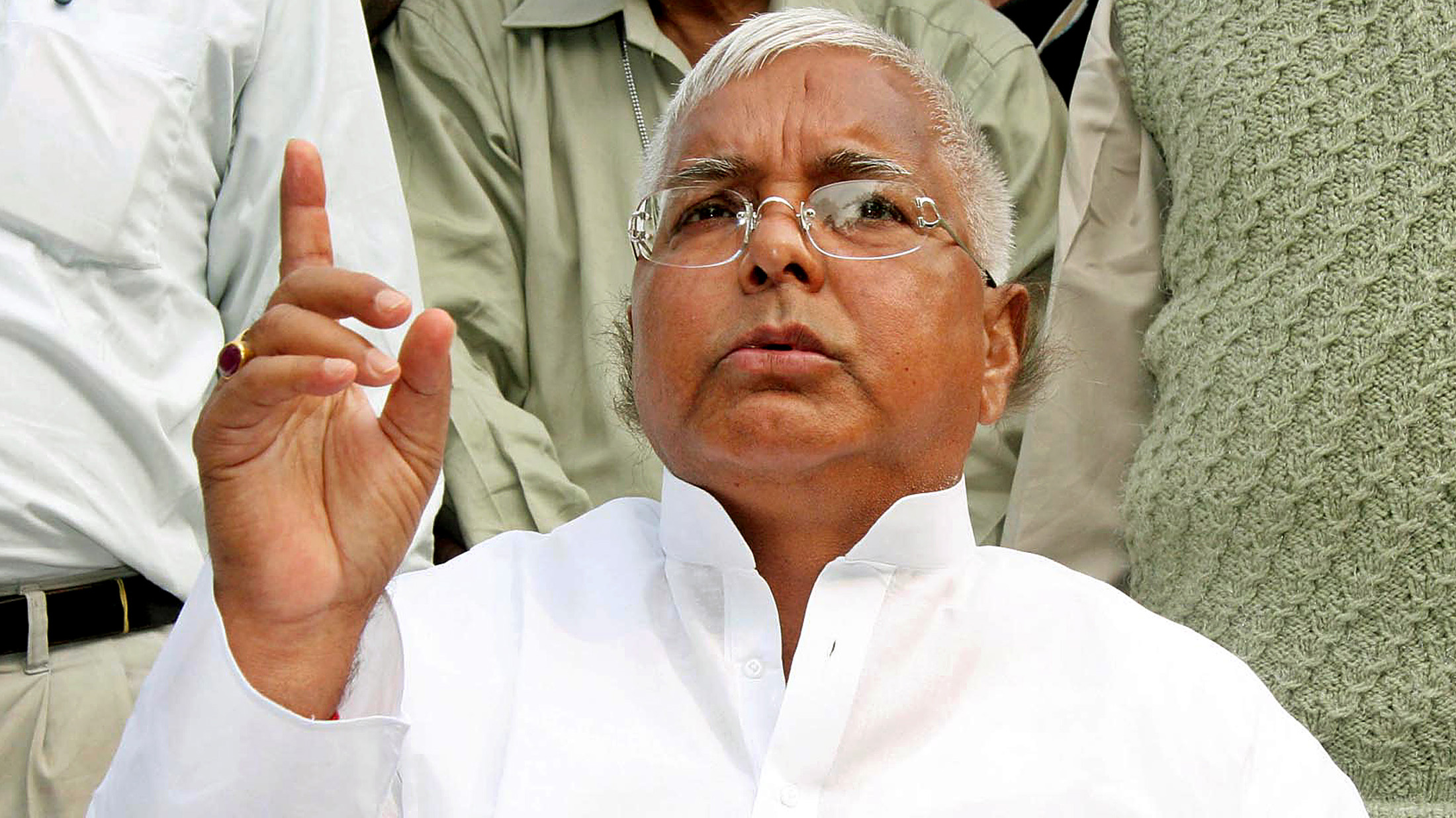 Leader of the Rashtriya Janata Dal (National People's Party or RJD), Lalu Prasad Yadav, speaks during a news conference in the eastern Indian city of Patna November 22, 2005. A key ally of India's ruling coalition was facing defeat in state elections in eastern Bihar on Tuesday as early results trickled in. Analysts said a poll defeat for the RJD could weaken the federal government in New Delhi and make it more vulnerable to pressure, especially on economic policies. REUTERS/Krishna Murari Kishan - RTR1BGZ9