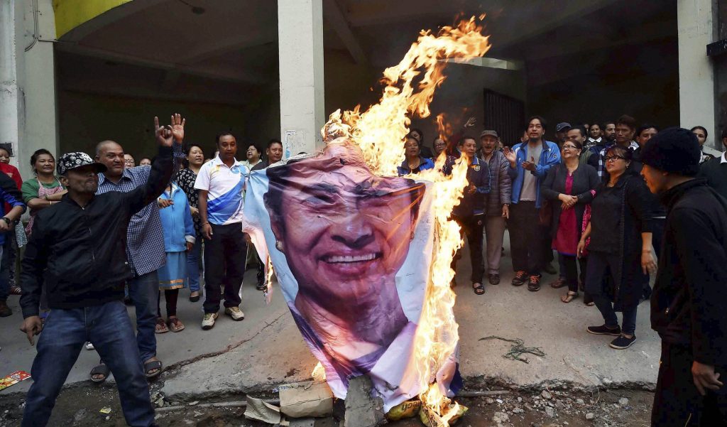 Darjeeling: GJM supporters burn an effigy of West Bengal Chief Minister Mamata Banerjee at Kakjhora during their indefinite bandh in Darjeeling on Monday. PTI Photo by Ashok Bhaumik (PTI6_19_2017_000124B)