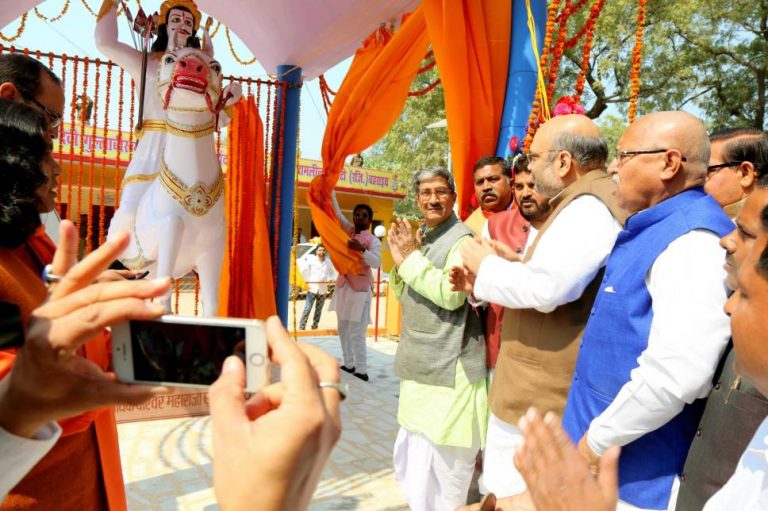 BJP-National-President-Shri-Amit-Shah-unveiling-Raja-Suheldevs-statue-addressing-Shaurya-Sammaan-Sabha-in-Bahraich-UP-on-February-24-2016-