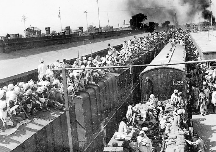 MILLENNIUM PHOTO: FREEDOM MOVEMENT, HISTORY'S BIGGEST MIGRATION. TRAIN LOADED TO CAPACITY, INDIA PAKISTAN PARTITION.. ISSUED BY DIRECTORATE OF PUBLIC RELATIONS, EAST PUNJAB.