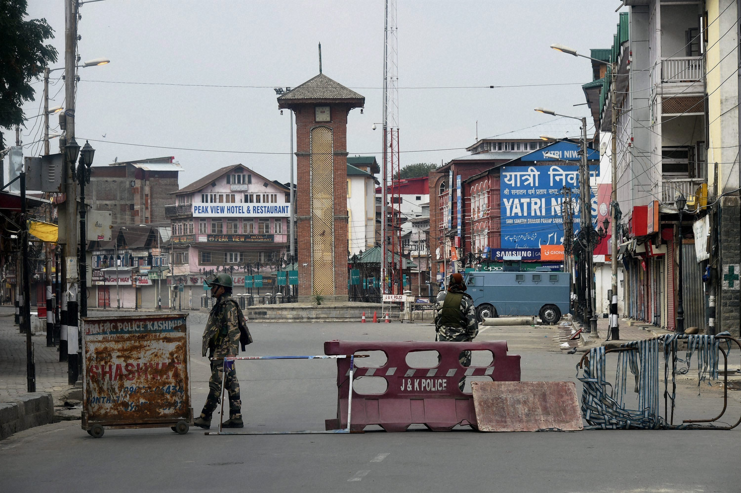 Srinagar: Security personnel guarding at Lal Chowk during curfew in Srinagar on Tuesday. PTI Photo by S Irfan (PTI9_13_2016_000101B)