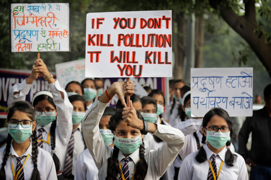 15 नवंबर 2017 को बढ़ते प्रदूषण के ख़िलाफ़ स्कूली बच्चों ने मार्च निकाला था. (फोटो: पीटीआई )
