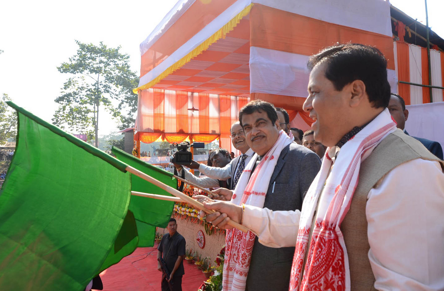 The Union Minister for Road Transport & Highways, Shipping and Water Resources, River Development & Ganga Rejuvenation, Shri Nitin Gadkari flagging off the Regular Inland Waterways from Pandu to Dhubri/Hatsingimari on River Brahmaputra, at a function, at Rawnapara, Majuli on December 29, 2017. The Chief Minister of Assam, Shri Sarbananda Sonowal is also seen.