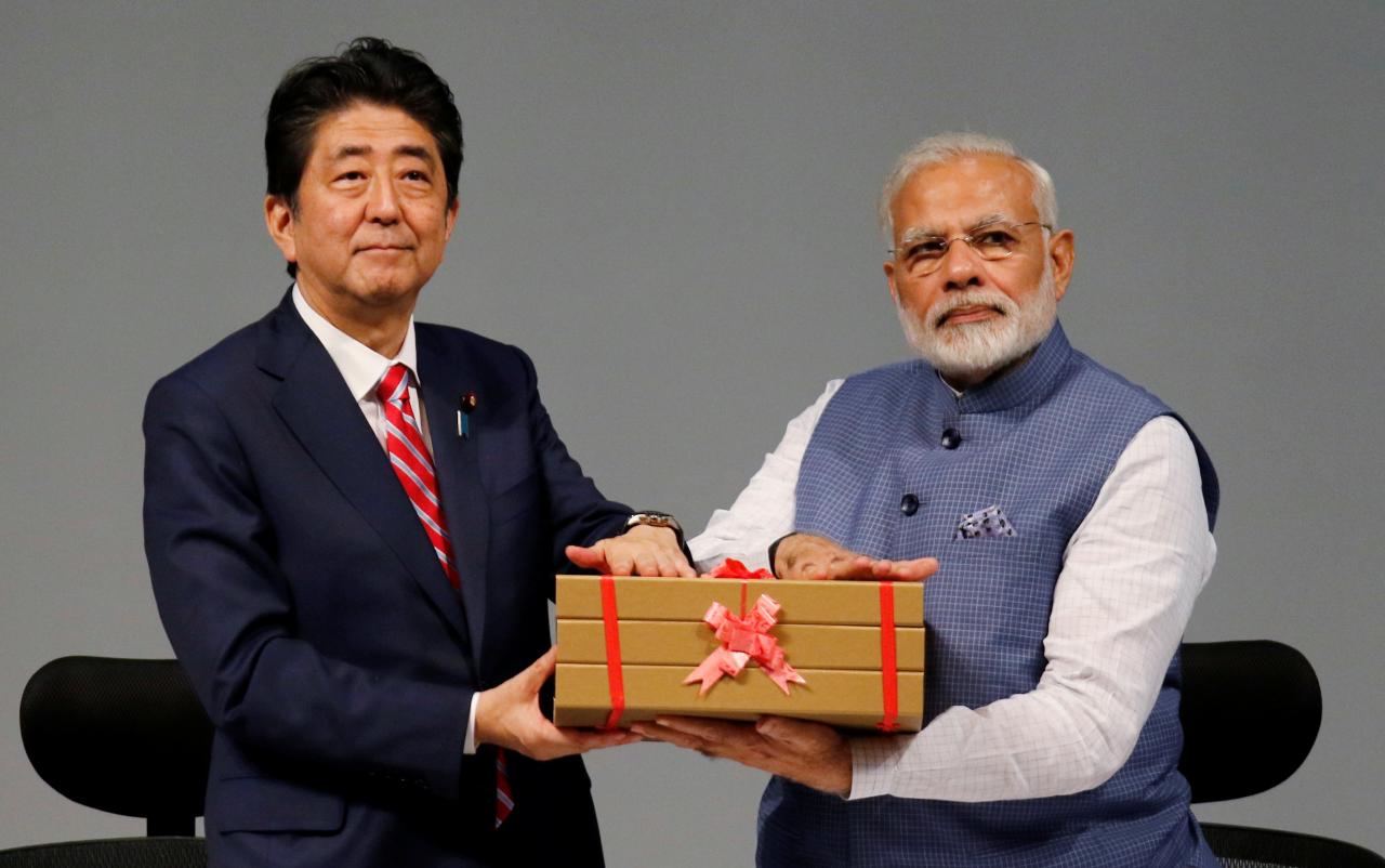 जापान के प्रधानमंत्री शिंजो आबे और भारत के प्रधानमंत्री नरेंद्र मोदी. (फाइल फोटो: रॉयटर्स)