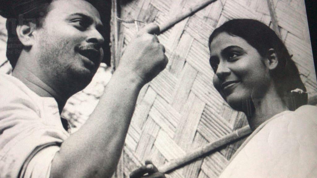 ऋत्विक घटक की फिल्म मेघे ढाका तारा के एक दृश्य में अभिनेत्री सुप्रिया देवी. फोटो साभार: (राष्ट्रीय फिल्म अभिलेखागार)