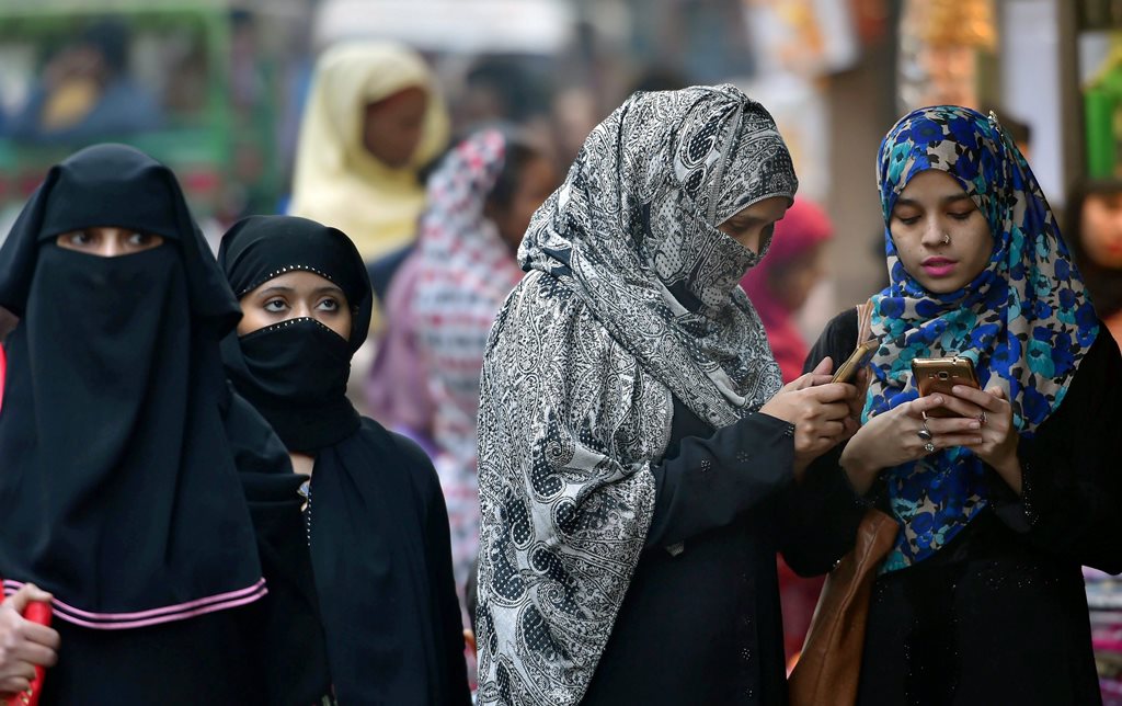 New Delhi: A group of muslim women at a market in the walled city area of Delhi on Thursday. The Muslim Women (Protection of Rights of Marriage) Bill, 2017, which makes instant triple talaq illegal and void, was introduced in Parliament. PTI Photo by Shahbaz Khan (PTI12_28_2017_000128B)