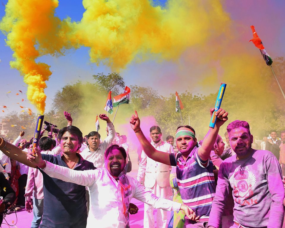 Bikaner: Congress workers celebrate with colours the party's win in Mandalgarh assembly constituency, and its decisive leads in Ajmer and Alwar parliamentary constituencies, in Bikaner on Thursday. PTI Photo (PTI2_1_2018_000082B)