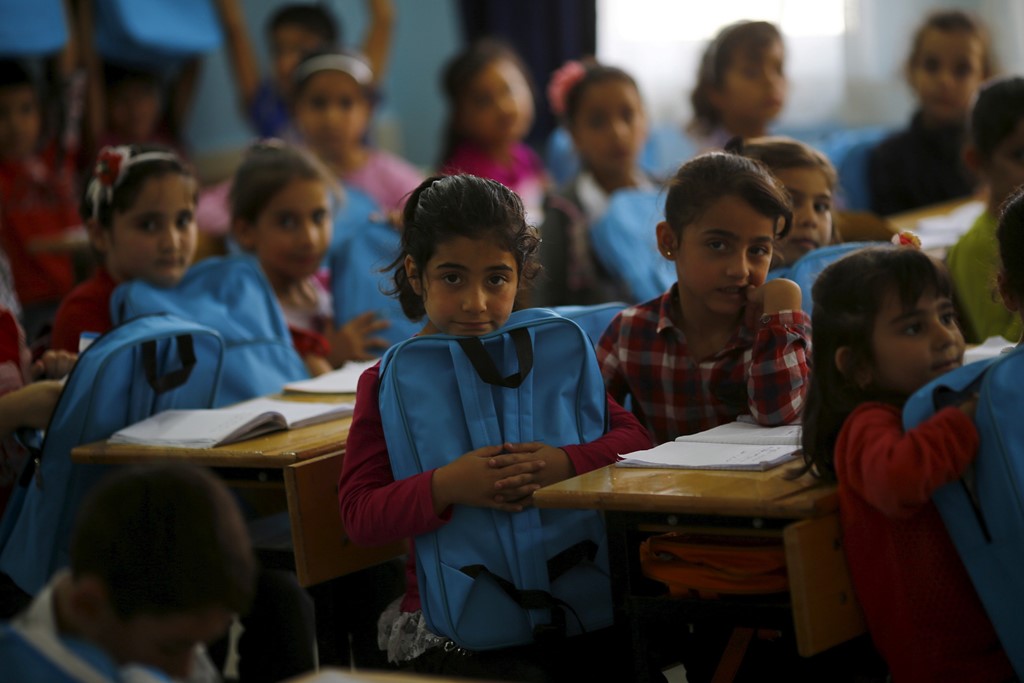 Syrian refugee children are seen during a lesson at Fatih Sultan Mehmet School in Karapurcek district of Ankara, Turkey, October 2, 2015. Image: REUTERS/Umit Bektas