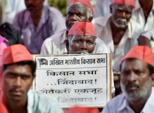Mumbai: Farmers participate in a long march organised by All Indian Kisan Sabha (AIKS) at Azad Maidan in Mumbai on Monday. PTI Photo Mitesh Bhuvad(PTI3_12_2018_000026B)