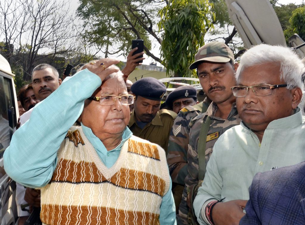 Ranchi: Former Bihar CM Lalu Prasad Yadav being taken to the Special CBI Court from Birsa Munda Jail, in Ranchi on Wednesday. Lalu Prasad Yadav has been found guilty in the third fodder scam case related to fradulent withdrawal from Chaibasa Treasury case. PTI Photo (PTI1_24_2018_000138B)
