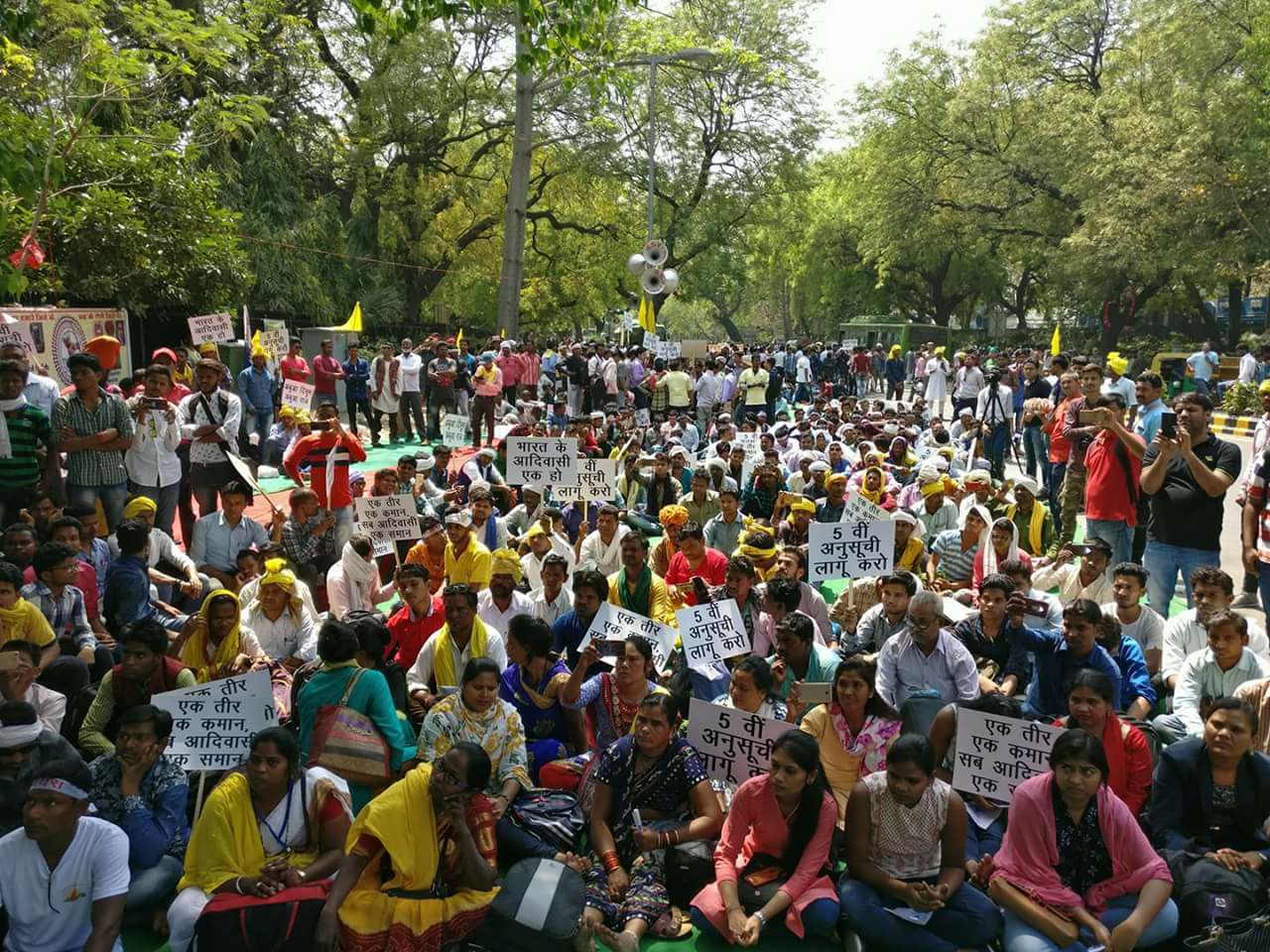 एक अप्रैल को राजधानी नई दिल्ली में आदिवासियों ने अपनी विभिन्न मांगों को लेकर प्रदर्शन किया. (फोटो साभार: फेसबुक)