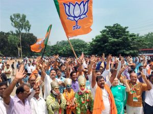 Bengaluru: BJP workers celebrate the party's lead in over hundred Assembly constituencies, as the counting of votes is in progress, in Bengaluru on Tuesday. (PTI Photo / Shailendra Bhojak) (PTI5_15_2018_000019B)