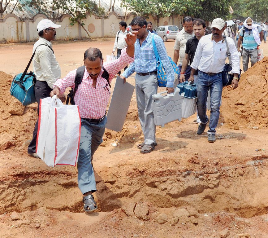Ranchi: Polling officials carry Electronic Voting Machines (EMV's) to various polling stations for Silli constituency by-election, in Ranchi on Sunday. (PTI Photo) (PTI5_27_2018_000138B)