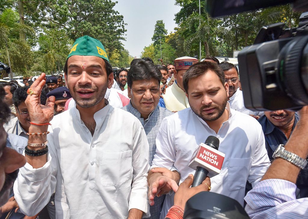 Patna: Bihar opposition leader Tejashwi Yadav with RJD leader Tej Pratap and Congress MLAs march towards Raj Bhawan for stake claim to form the government in the state, being the single largest party in the Legislative Assembly, in Patna on Friday. (PTI Photo)(PTI5_18_2018_000097B)