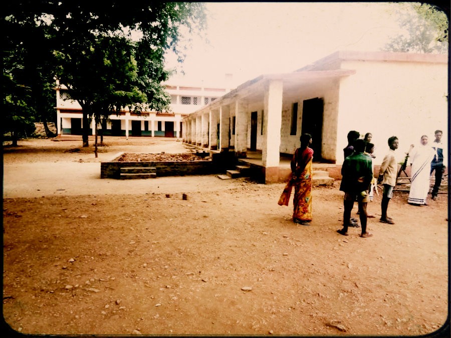झारखंड के खूंटी ज़िले के कोचांग गांव में स्थित मिशन स्कूल जहां युवतियां नुक्कड़ नाटक करने गई थीं. 