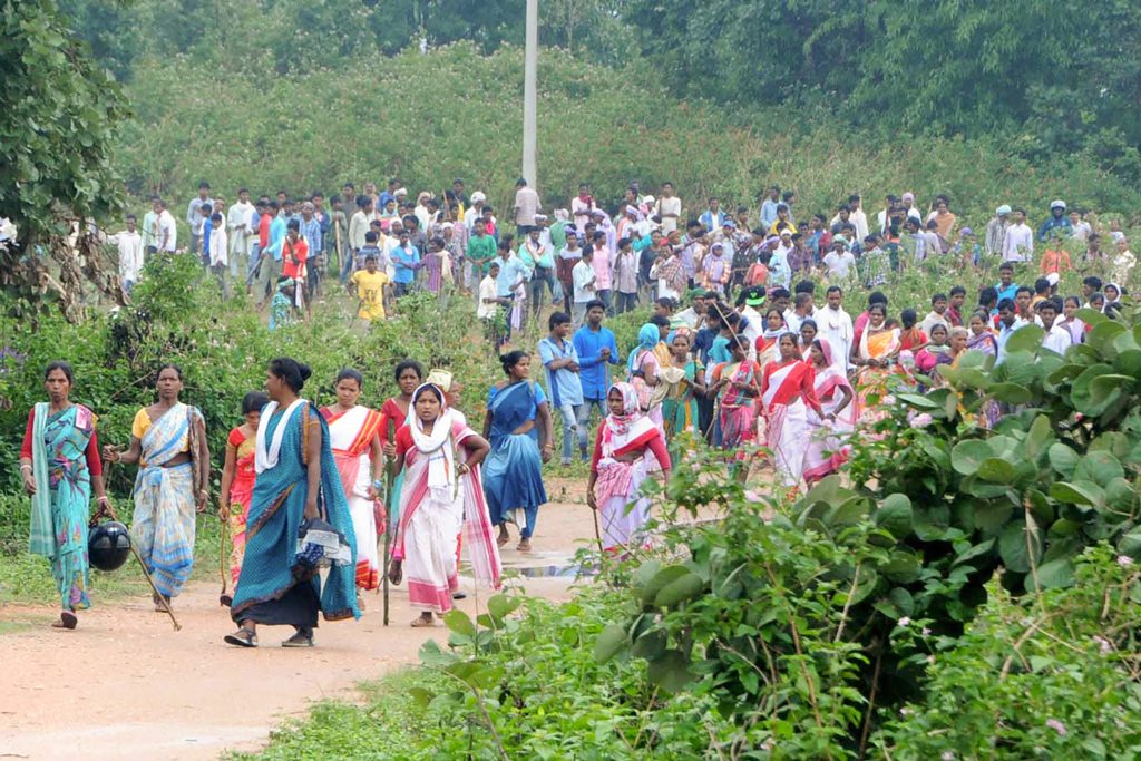 Khunti: Villagers of the remote village of Ghagra, where Member of Parliament (MP) Karia Munda’s three bodyguards, belonging to Jharkhand police, were allegedly kidnapped by Pathalgarhi supporters, in Khunti District on Wednesday, June 27, 2018. (PTI Photo)  (PTI6_27_2018_000260B)