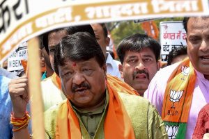 New Delhi: BJP National General Secretary Kailash Vijayvargiya and party MP Rupa Ganguly take part in a demonstration against alleged atrocities on BJP workers in West Bengal by TMC workers, in New Delhi on Tuesday, June 19, 2018. (PTI Photo/Kamal Singh) (PTI6_19_2018_000044B)