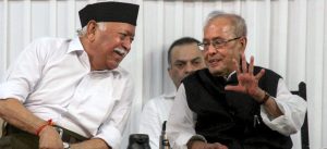 Former president Pranab Mukherjee with RSS chief Mohan Bhagwat at an RSS event on June 7, 2018. Credit: PTI