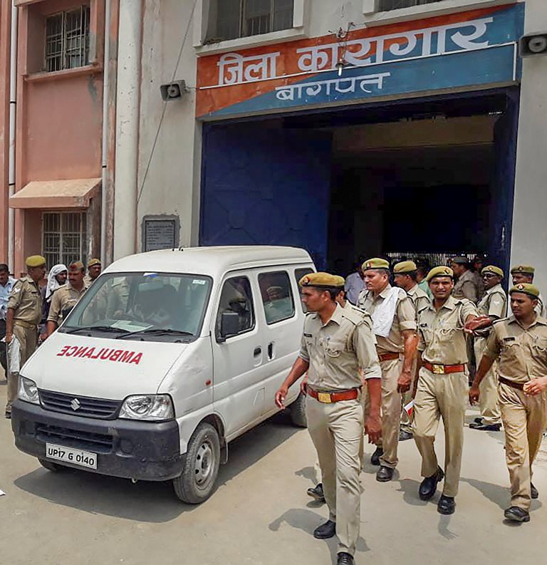 Baghpat: An ambulance carries the body of gangster Munna Bajrangi, who was shot dead in the Baghpat District Jail, allegedly by an inmate, in Baghpat on Monday, July 9, 2018. (PTI Photo) (PTI7_9_2018_000099B)