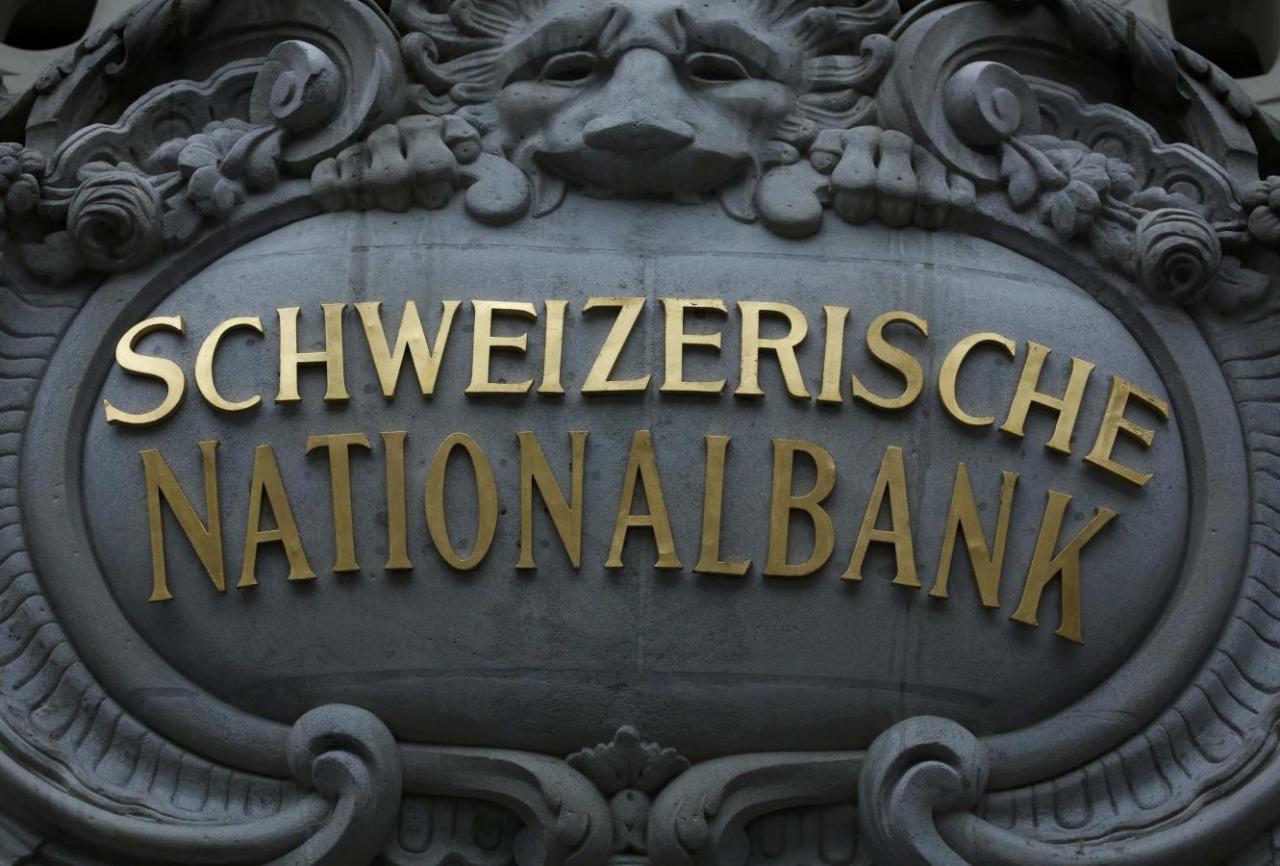 The logo of the Swiss National Bank (SNB) is seen at the entrance of the SNB in Bern December 18, 2014. REUTERS/Ruben Sprich
