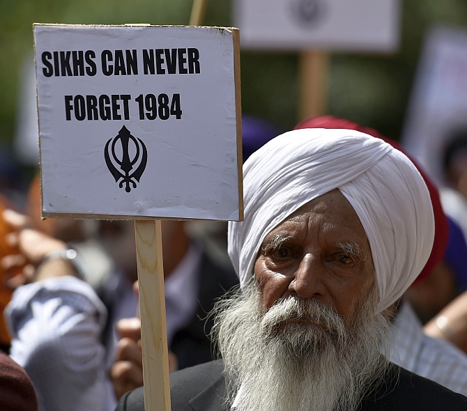 British Sikhs take part in a march and rally in central London June 7, 2015. On the 31st anniversary of the killing of Sikhs during riots in India in 1984, the campaigners were highlighting what they say is continued repression and suppression of the Sikh religion and identity in India. REUTERS/Toby Melville - RTX1FIGS
